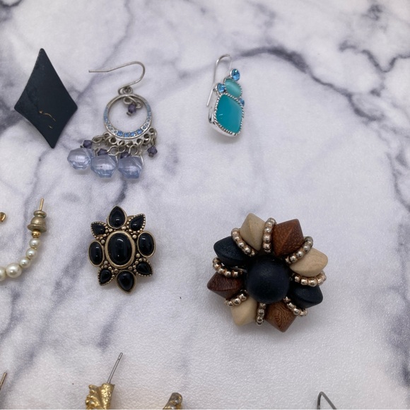 24 Single Earrings (No Pairs) Clip On, Post Back, & Hook Craft Repurpose Lot - Picture 3 of 8